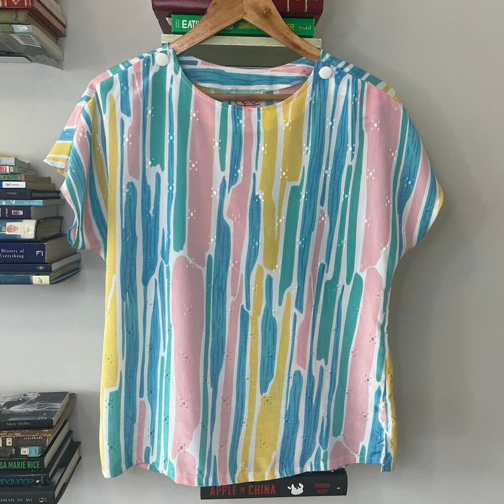 Vintage 1980s Pastel Top with Shoulder button detail Size - measures like a M